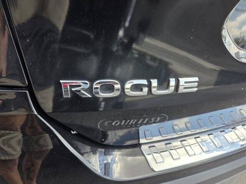 Used 2017 Nissan Rogue SV w/ SV Premium Package FWD image 8