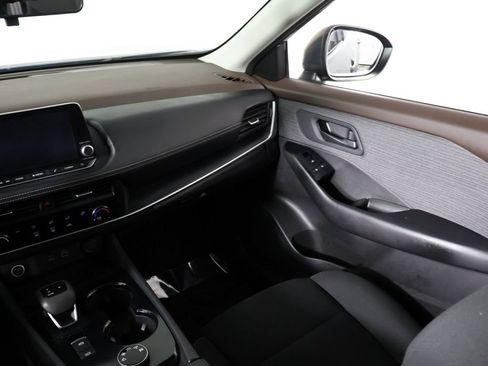 Used 2023 Nissan Rogue S AWD/4WD image 32