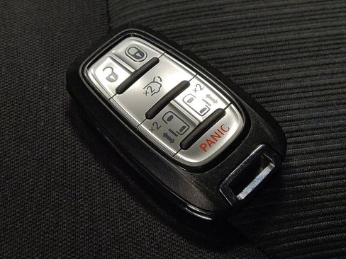 Used 2017 Chrysler Pacifica Touring Plus image 32