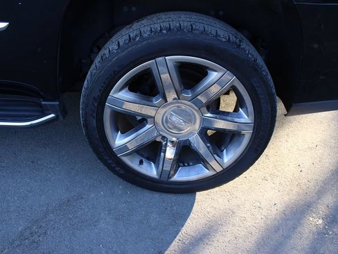 Used 2017 Cadillac Escalade Luxury RWD image 10