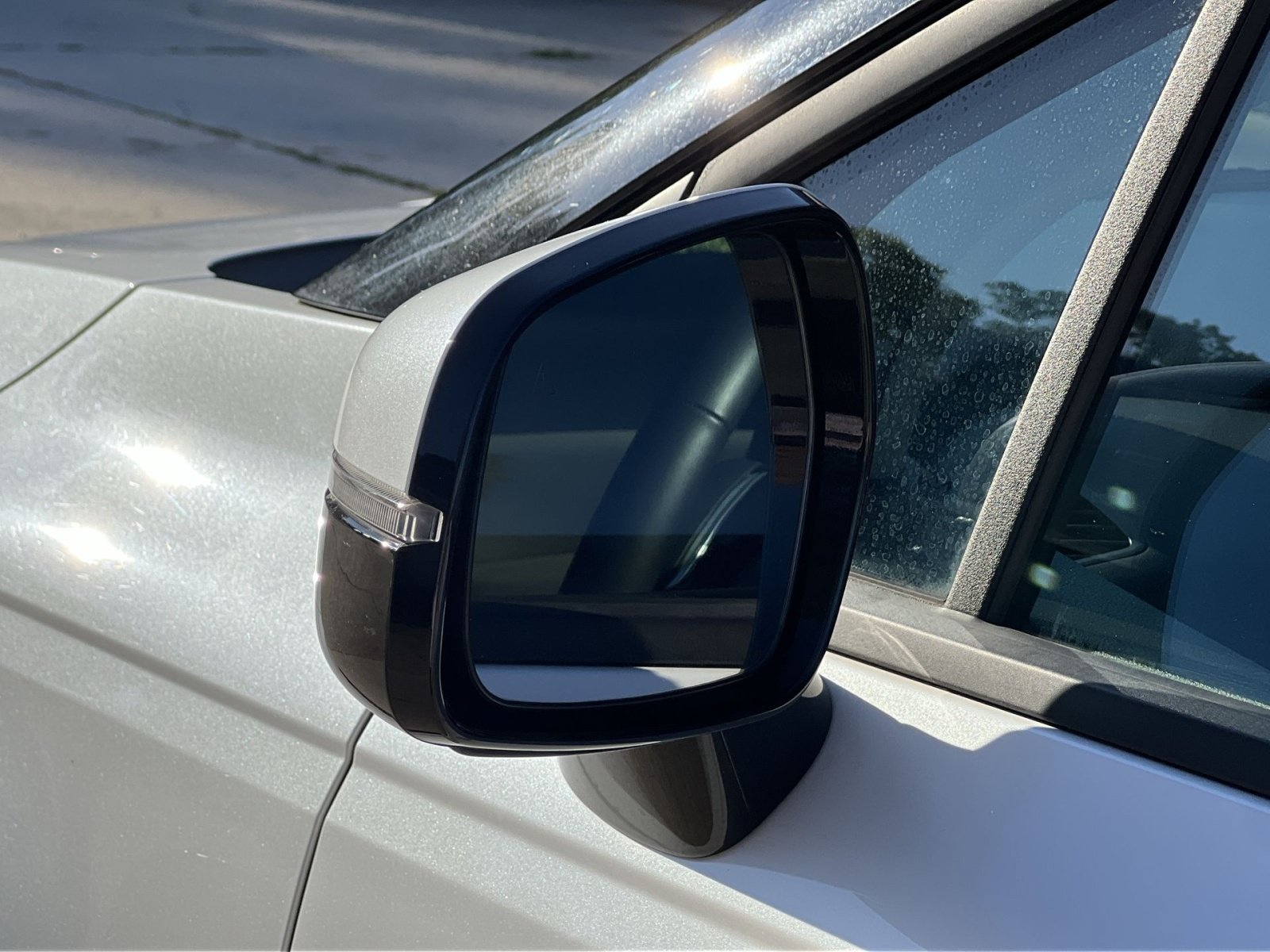 Used 2025 Kia Carnival FWD image 15