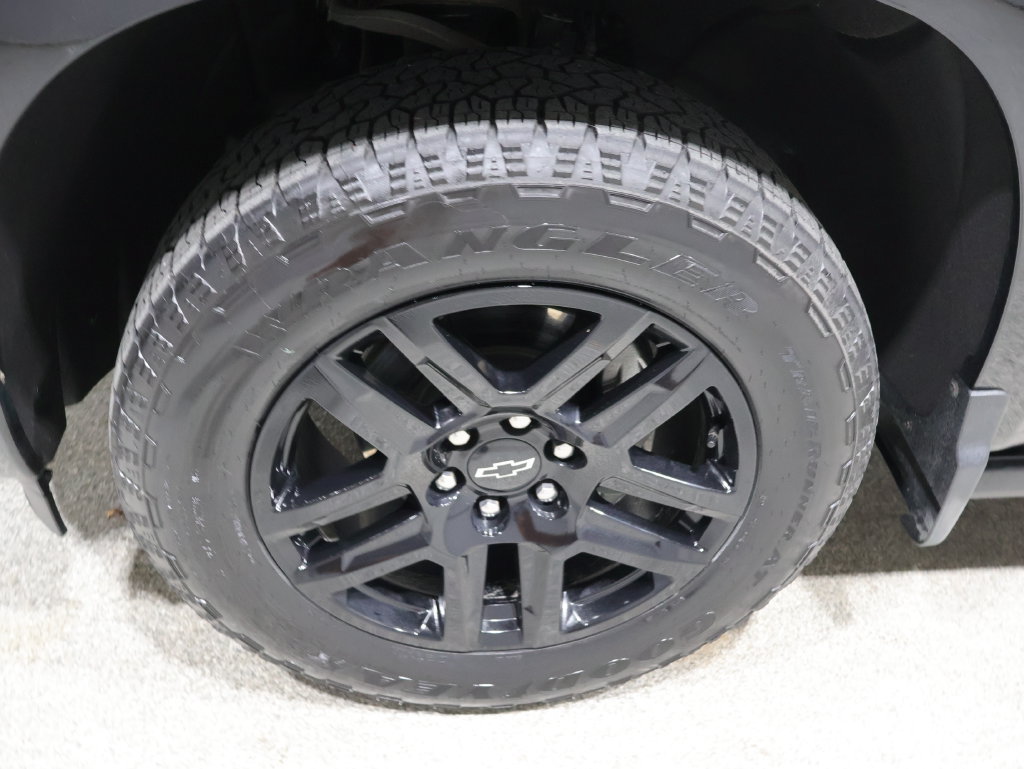 Used 2025 Chevrolet Silverado 1500 High Country w/ Midnight Edition AWD/4WD image 10
