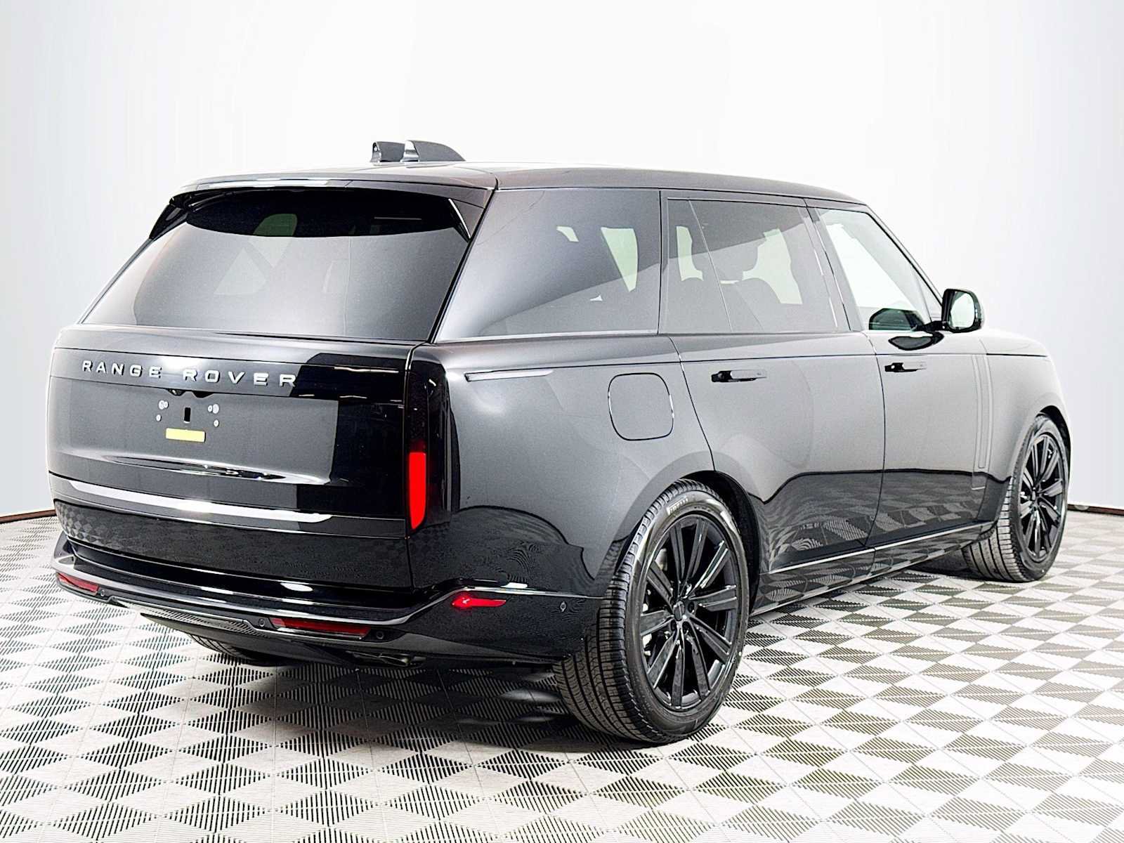 New 2026 Land Rover Range Rover Long Wheelbase SE AWD/4WD image 4