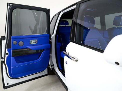 Used 2024 Rolls-Royce Cullinan Black Badge image 29