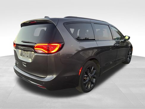 Used 2019 Chrysler Pacifica Touring Plus w/ Advanced Safetytec Group FWD image 5