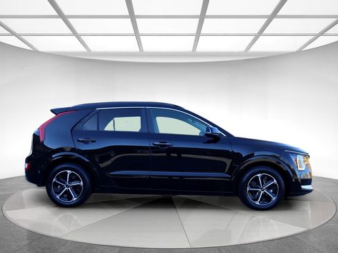 Used 2023 Kia Niro SX image 4