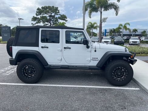 Used 2015 Jeep Wrangler Unlimited Sport w/ Quick Order Package 24S AWD/4WD image 2