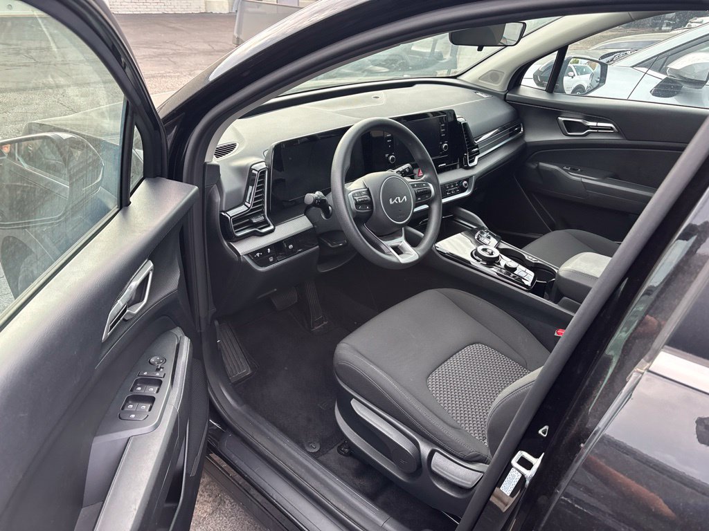 Used 2025 Kia Sportage LX AWD/4WD image 5