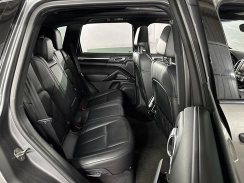 Used 2014 Porsche Cayenne Diesel AWD/4WD image 47