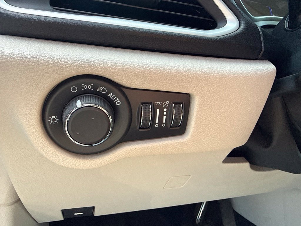 Used 2024 Chrysler Voyager LX FWD image 27