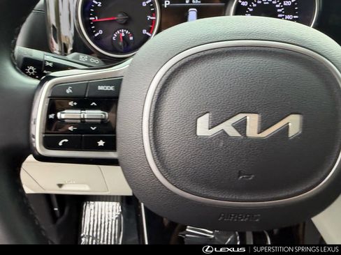 Used 2022 Kia Carnival EX FWD image 39