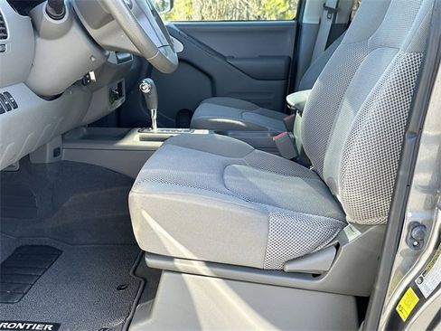 Used 2019 Nissan Frontier SV image 10