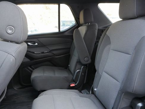 Used 2023 Chevrolet Traverse LT image 27