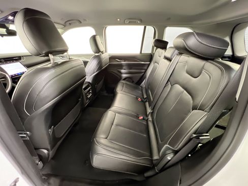 Used 2023 Jeep Grand Cherokee Limited image 21