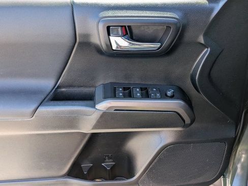 Used 2022 Toyota Tacoma TRD Off-Road w/ Technology Package RWD image 19
