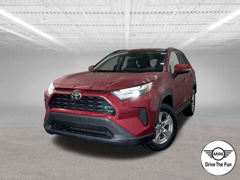 Used 2022 Toyota RAV4 XLE image 1