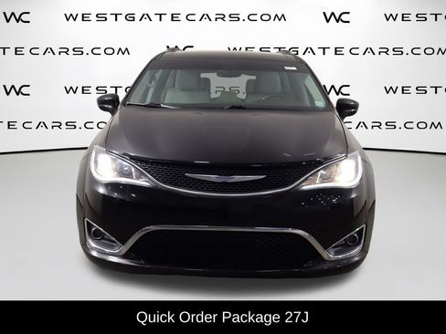 Used 2018 Chrysler Pacifica Touring-L Plus w/ Tire & Wheel Group FWD image 2