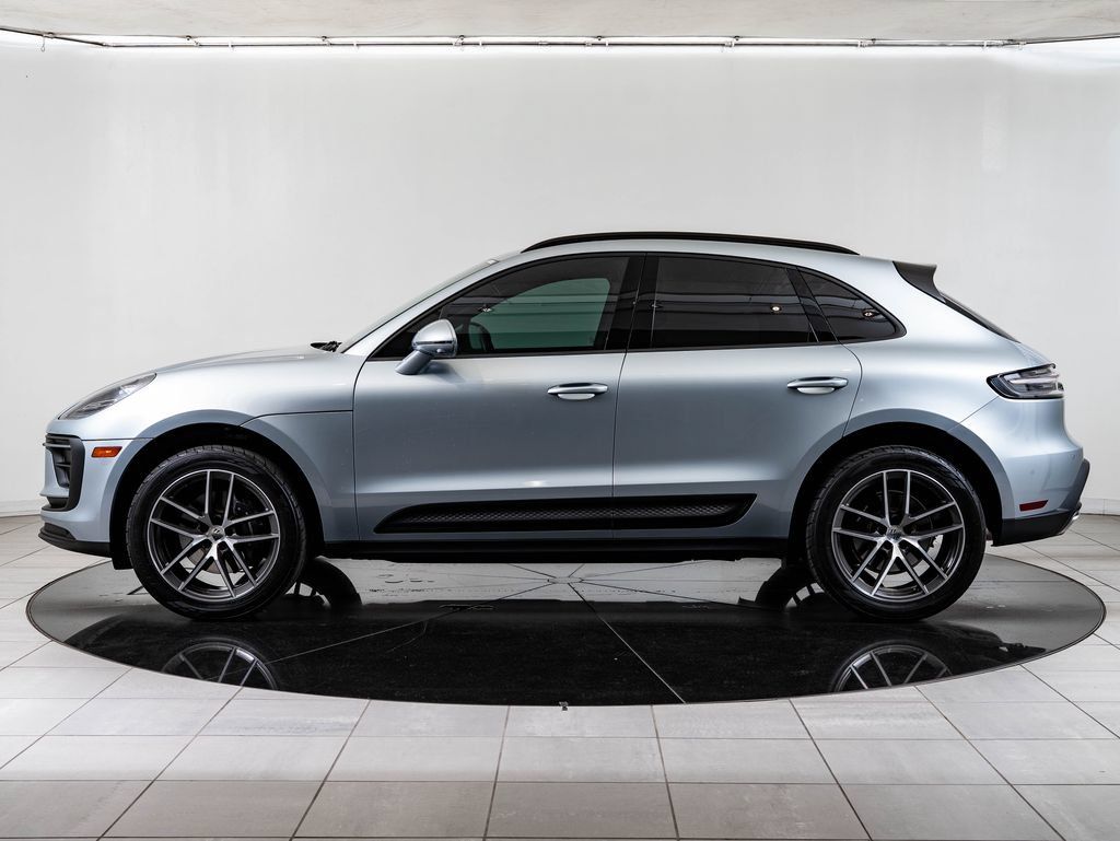 Used 2024 Porsche Macan AWD/4WD image 2