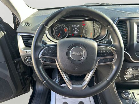 Used 2019 Jeep Cherokee Latitude Plus image 12