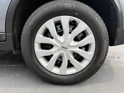 Used 2017 Nissan Rogue S w/ S Appearance Package AWD/4WD image 30