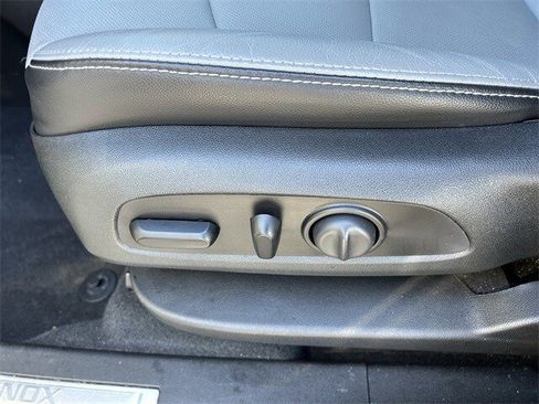 Used 2020 Chevrolet Equinox Premier image 22