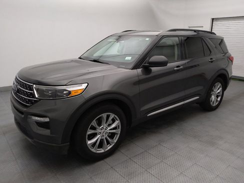 Used 2020 Ford Explorer XLT w/ Equipment Group 202A RWD image 2