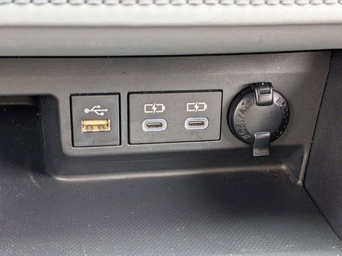 Used 2023 Toyota Highlander XLE AWD/4WD image 23