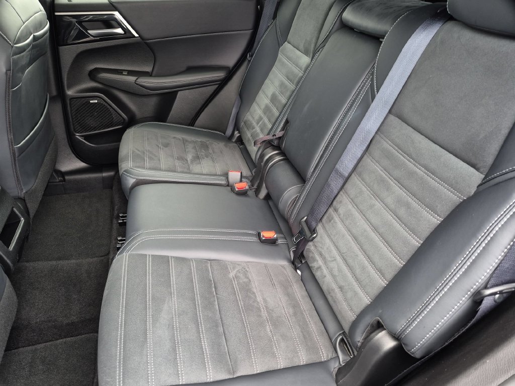 Used 2025 Mitsubishi Outlander SE AWD/4WD image 25