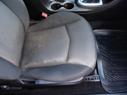 Used 2013 Dodge Avenger SE image 17