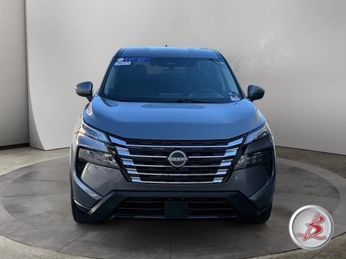 Used 2025 Nissan Rogue SV AWD/4WD image 2