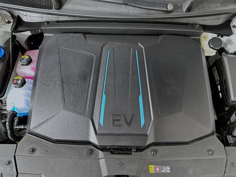 Used 2024 Hyundai Ioniq 5 SE image 32