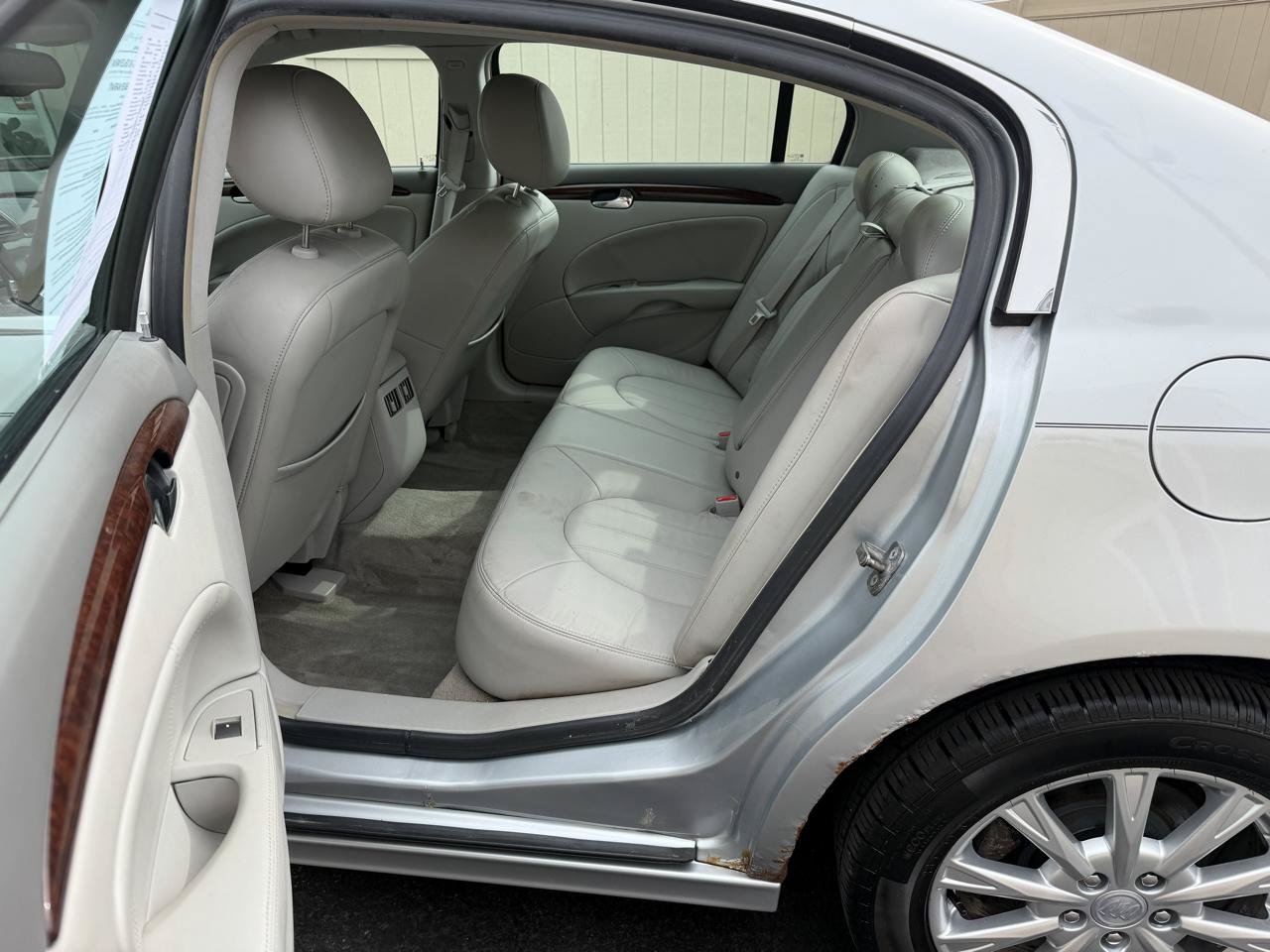 Used 2010 Buick Lucerne CXL FWD image 12