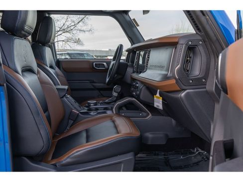 Used 2024 Ford Bronco Outer Banks image 11