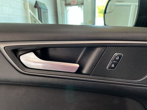 Used 2017 Ford Edge SE FWD image 26