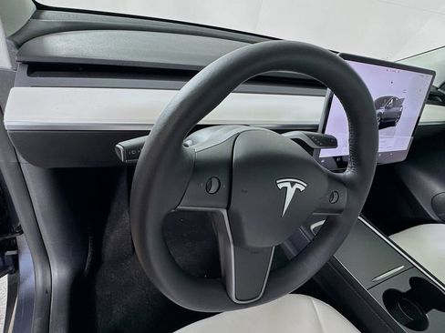 Used 2022 Tesla Model Y Long Range AWD/4WD image 11