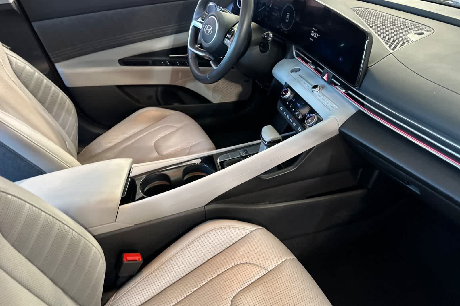 Used 2025 Hyundai Elantra Limited FWD image 17