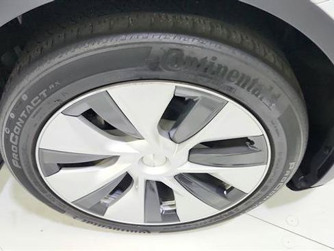 Used 2021 Tesla Model Y Long Range AWD/4WD image 35