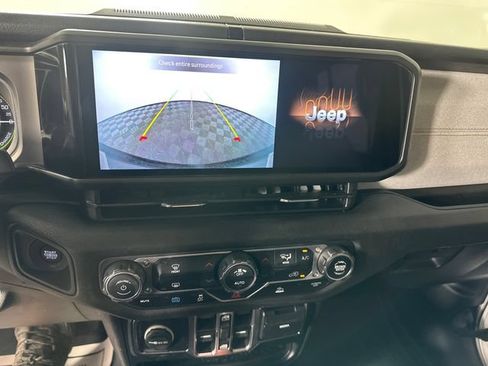 Certified 2024 Jeep Wrangler Unlimited AWD/4WD image 9