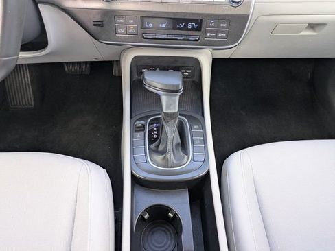 Used 2024 Hyundai Kona SEL AWD/4WD image 19