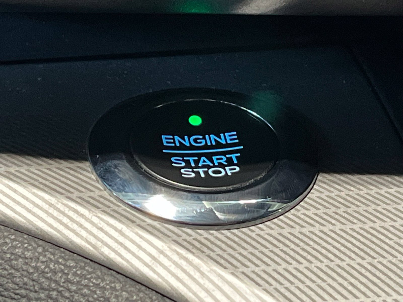 Used 2020 Ford Explorer XLT w/ Equipment Group 202A AWD/4WD image 26