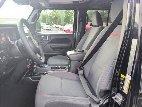 Used 2025 Jeep Wrangler Unlimited Rubicon AWD/4WD image 16