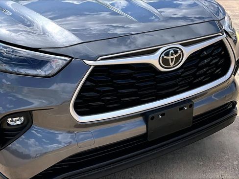 Used 2021 Toyota Highlander XLE FWD image 30