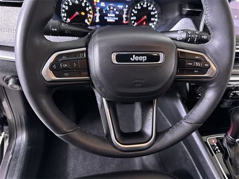 Used 2024 Jeep Compass Latitude image 11