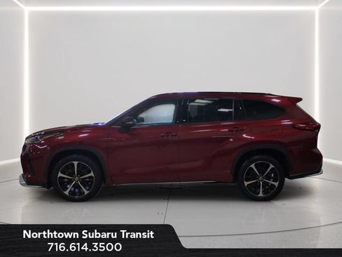 Used 2021 Toyota Highlander XSE AWD/4WD image 2