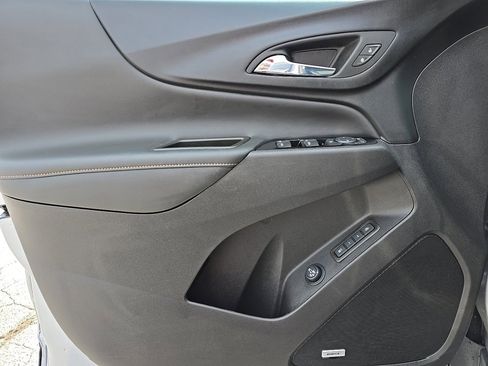 Used 2024 Chevrolet Equinox Premier image 11