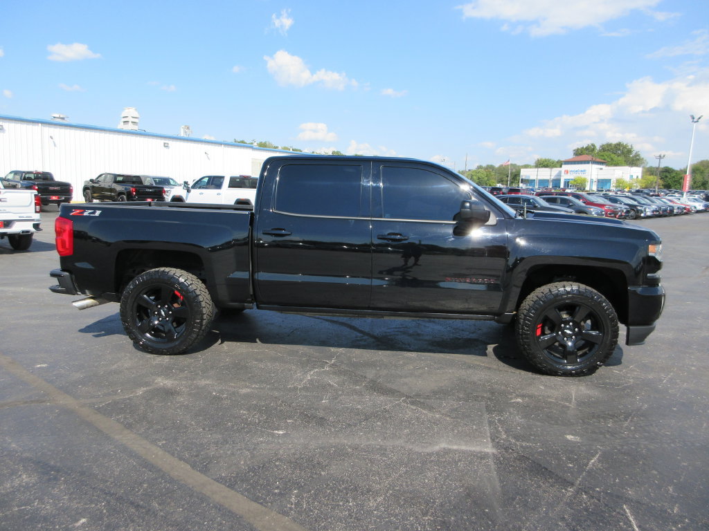 Used 2018 Chevrolet Silverado 1500 LTZ Z71 w/ Redline Edition AWD/4WD image 2