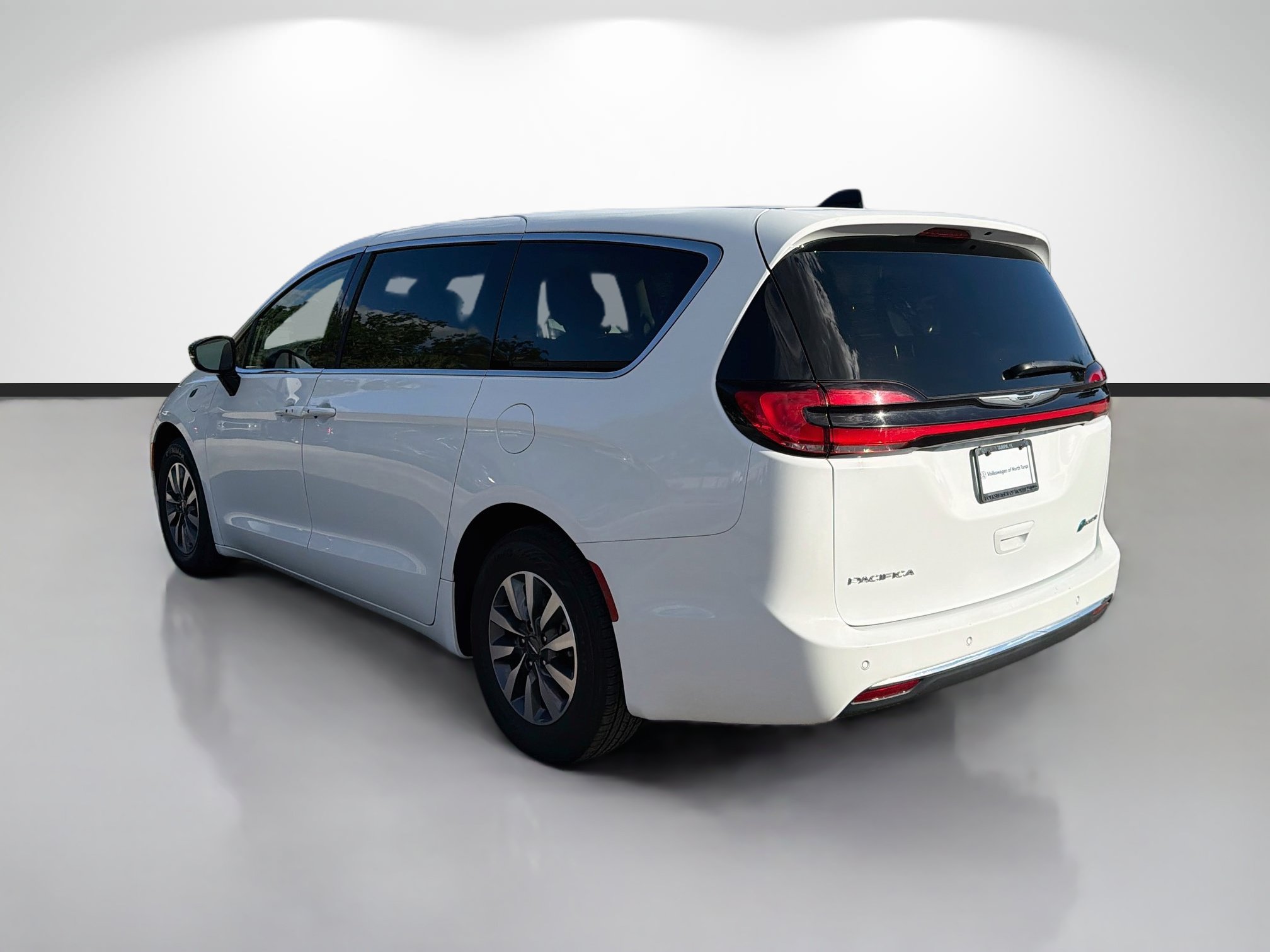 Used 2024 Chrysler Pacifica Limited FWD image 5