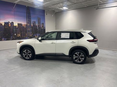 Used 2023 Nissan Rogue SV image 4