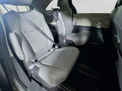 Certified 2024 Toyota Sienna XLE FWD image 25