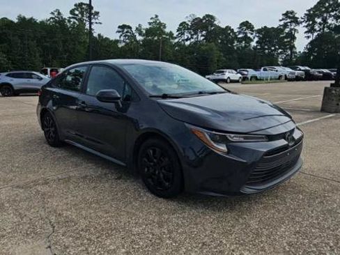 Used 2024 Toyota Corolla LE FWD image 2